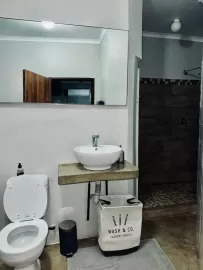 Couples lodge bathroom