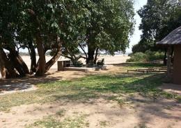 Hunt Crocodile in Zimbabwe Lodge Photo 1