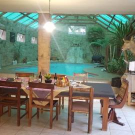 cat hunting lodge dining area