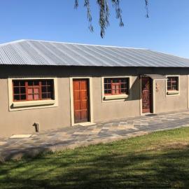 Exterior view of serval hunt lodge accommodations