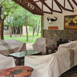 patio area at lion hunting lodge