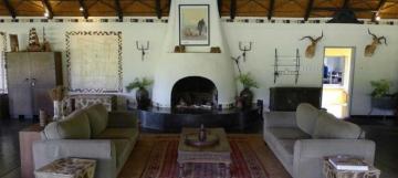 zimbabwe lioness hunt lodge