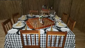 dinner at leopard hunt lodge