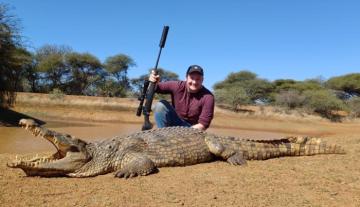 Hunt Giant Trophy Crocodile