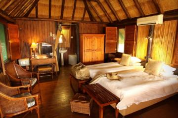 4 star bow hunt lodge bedroom