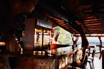 bar and drinks at african hunt lodge