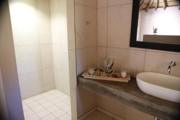 Namibia Lodge Bathroom