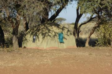 Ground bow blind in Namibia
