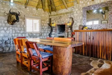 dining area at hunt lodge