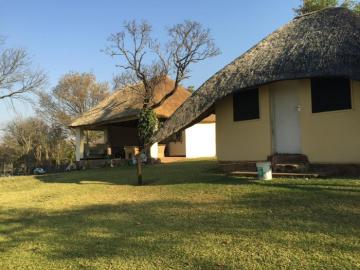 Zimbabwe Elephant Hunt Lodge Outside