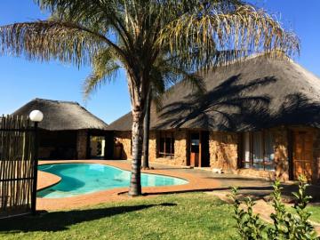 Exterior Cape Buffalo Cow Hunting Lodge