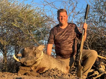warthog hunting in Namiba