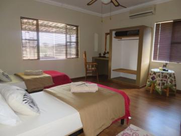 Suni Lodge Window Seating