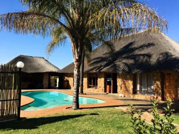 Pool at giraffe lodge